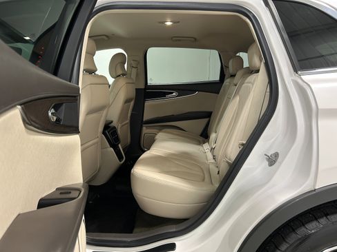 Used 2019 Lincoln Nautilus Select AWD/4WD image 27