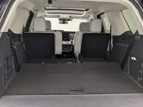 New 2025 Ford Expedition Platinum image 9