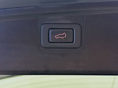 Used 2018 Subaru Outback 3.6R Limited AWD/4WD image 31
