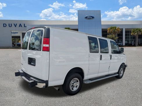Used 2024 Chevrolet Express 2500 w/ Driver Convenience Package RWD image 4