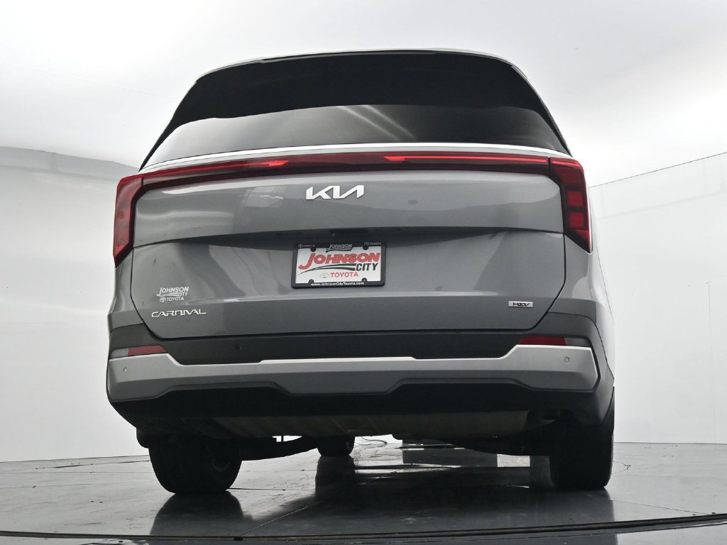 Used 2025 Kia Carnival EX FWD image 32