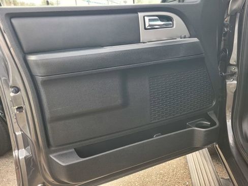 Used 2017 Ford Expedition Limited image 16
