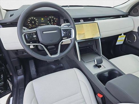 Used 2025 Land Rover Discovery Sport S image 16