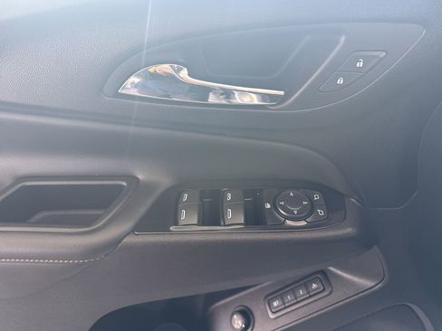 Used 2022 Chevrolet Equinox Premier image 23