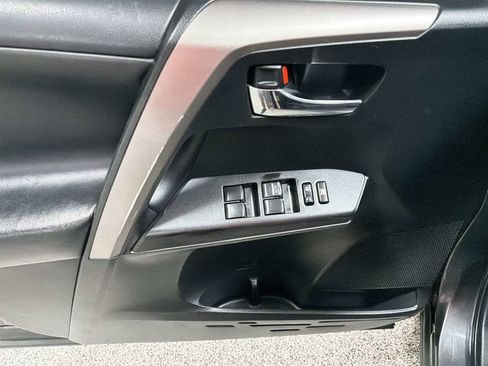 Used 2018 Toyota RAV4 XLE w/ Preferred Accessory Package FWD image 13