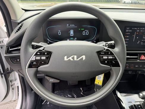 Certified 2025 Kia Niro LX FWD image 14