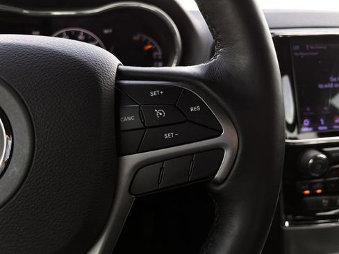 Used 2019 Jeep Grand Cherokee Limited image 16