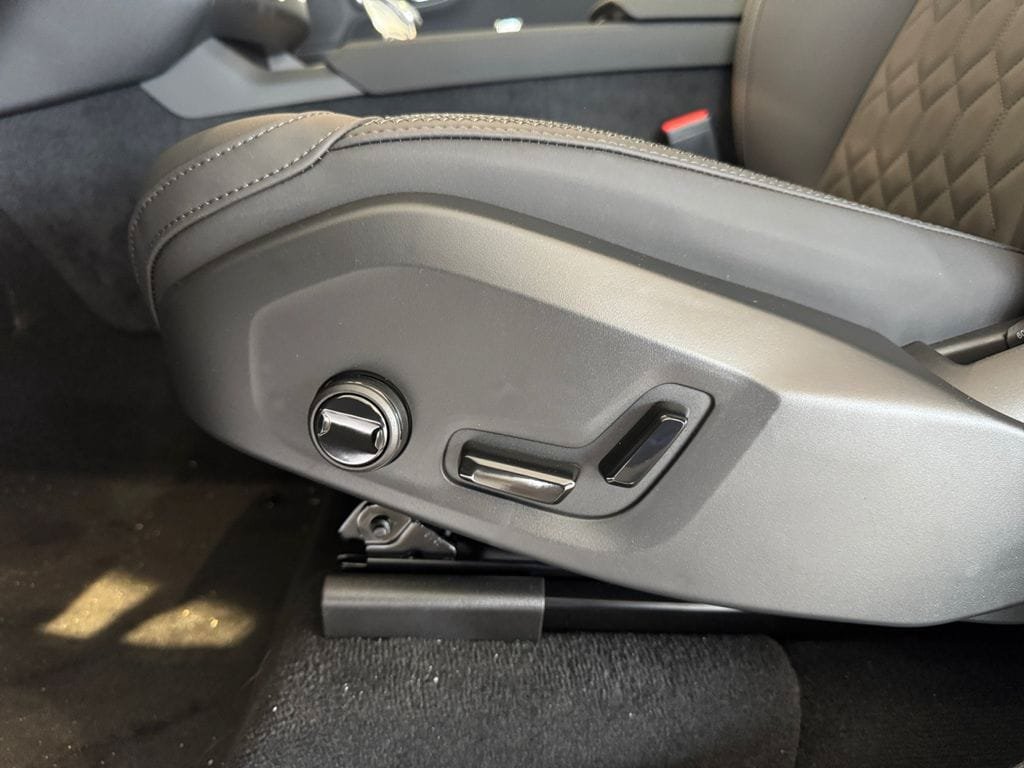 New 2026 Volvo XC90 T8 Plus w/ Protection Package Premier AWD/4WD image 28