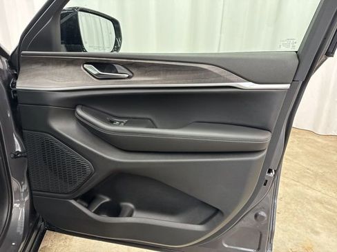 New 2025 Jeep Grand Cherokee L Limited w/ Trailer Tow Package image 30