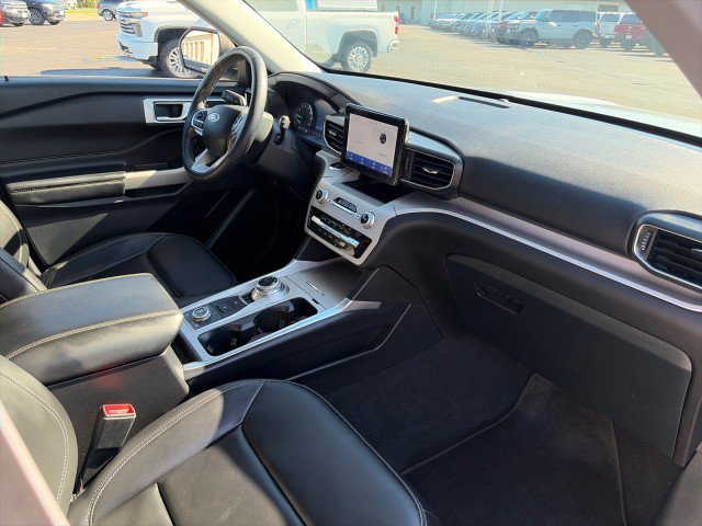 Used 2024 Ford Explorer XLT w/ Equipment Group 202A AWD/4WD image 21