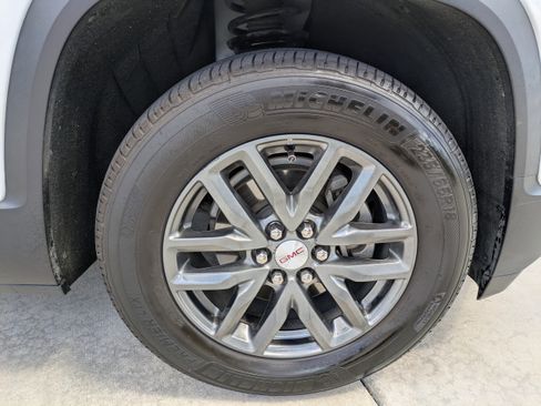 Used 2018 GMC Acadia SLT image 9