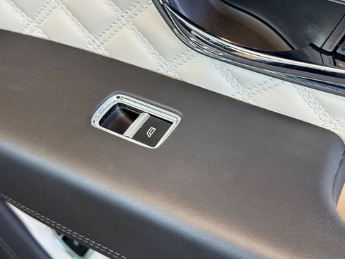 Certified 2022 Bentley Bentayga image 18