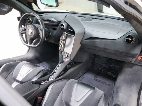 Used 2018 McLaren 720S image 43