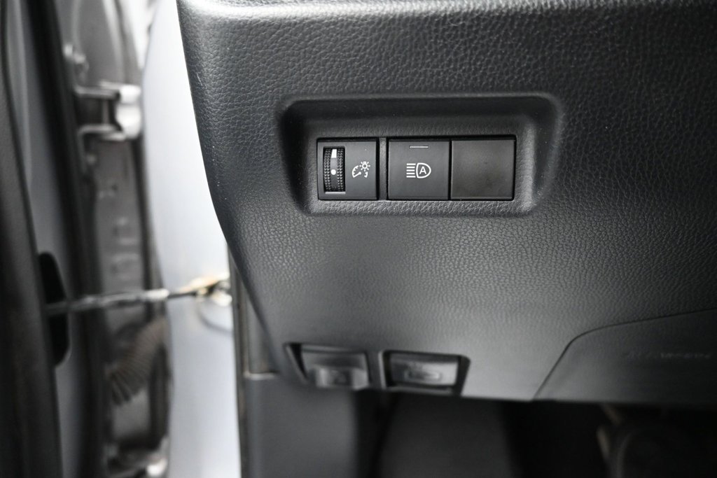 Used 2021 Toyota RAV4 XLE AWD/4WD image 20