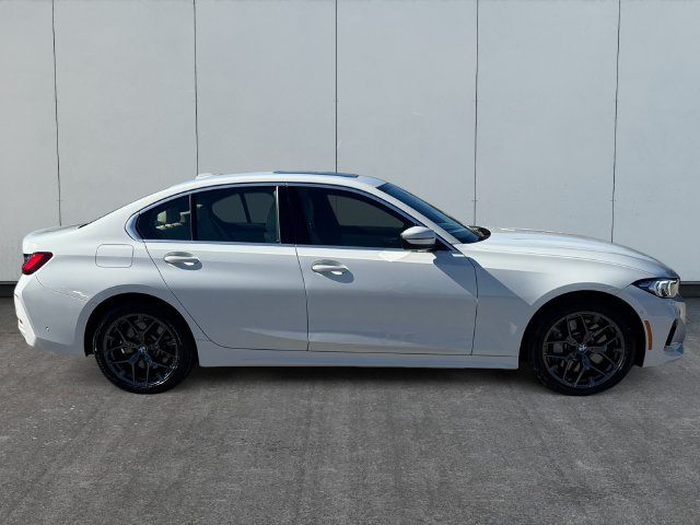 Used 2025 BMW 330i xDrive Sedan w/ Premium Package AWD/4WD image 6