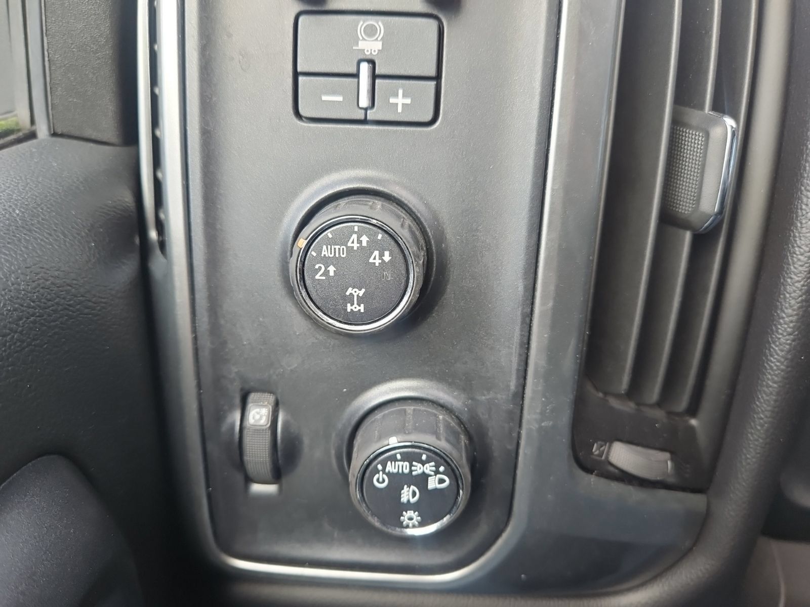 Used 2015 Chevrolet Silverado 1500 LT w/ All Star Edition AWD/4WD image 32