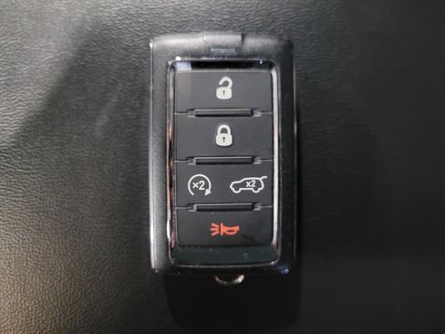 Used 2023 Jeep Grand Cherokee Limited RWD image 32