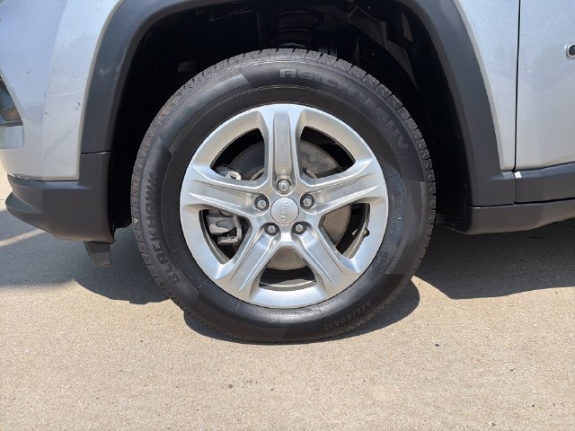 Used 2024 Jeep Compass Latitude AWD/4WD image 17