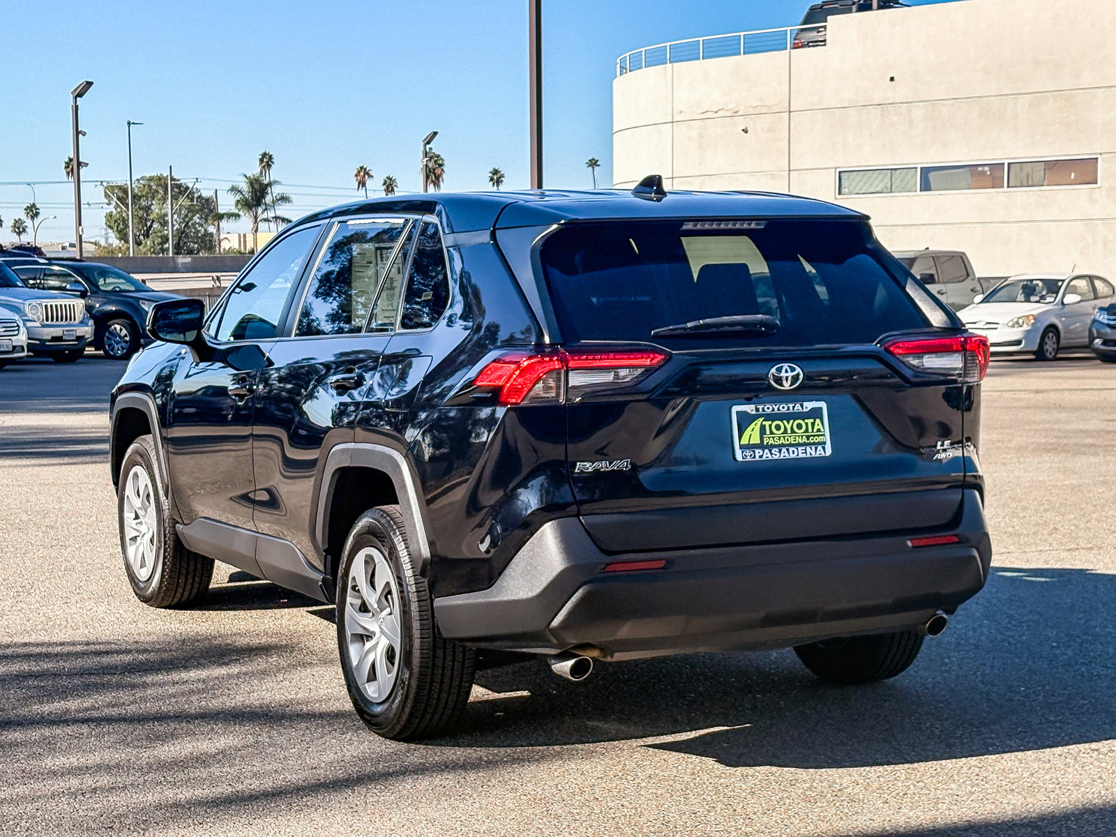 Used 2024 Toyota RAV4 LE AWD/4WD image 8