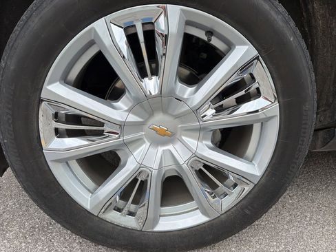 Used 2024 Chevrolet Suburban High Country w/ Premium Package AWD/4WD image 10