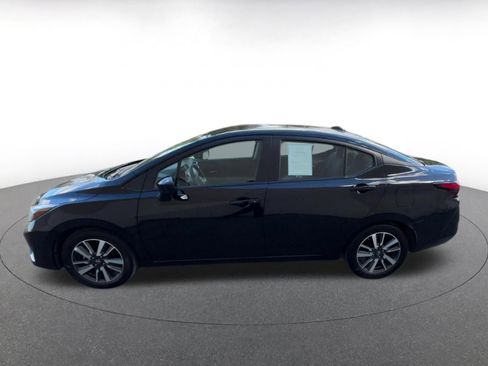 Used 2025 Nissan Versa SV image 9
