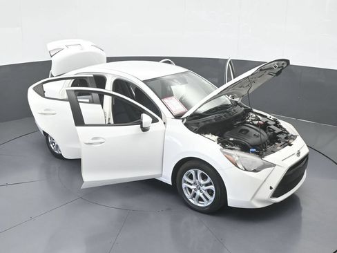 Used 2017 Toyota Yaris iA FWD image 72