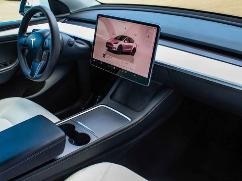 Used 2023 Tesla Model Y Performance image 40