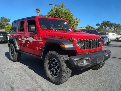 Used 2025 Jeep Wrangler Unlimited Rubicon w/ Convenience Group AWD/4WD image 3