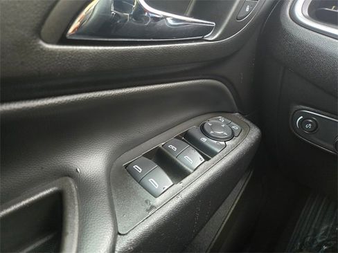 Used 2024 Chevrolet Equinox LT image 32