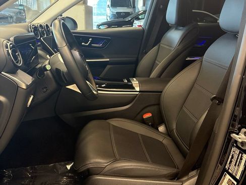 Used 2025 Mercedes-Benz GLC 350e 4MATIC image 9