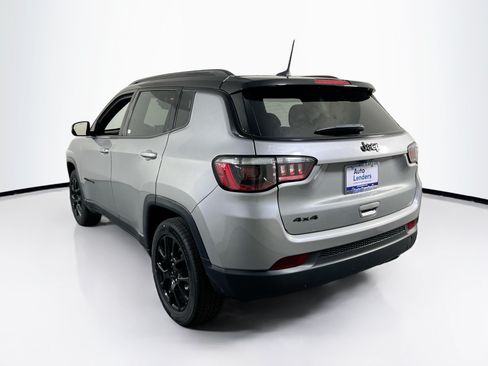 Used 2022 Jeep Compass Latitude w/ Sun and Sound Group AWD/4WD image 7