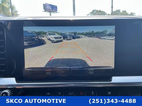 Used 2022 GMC Sierra 1500 SLT w/ SLT Convenience Package AWD/4WD image 17