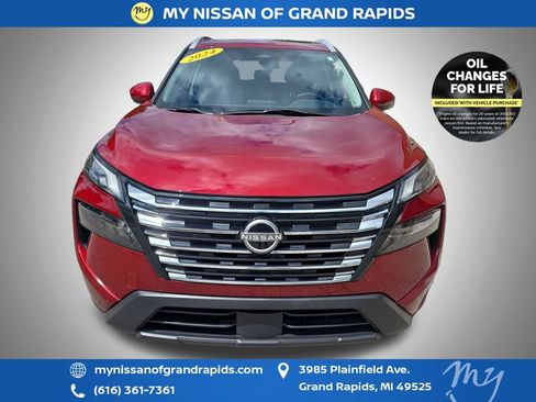 Used 2024 Nissan Rogue SV w/ SV Premium Package AWD/4WD image 3
