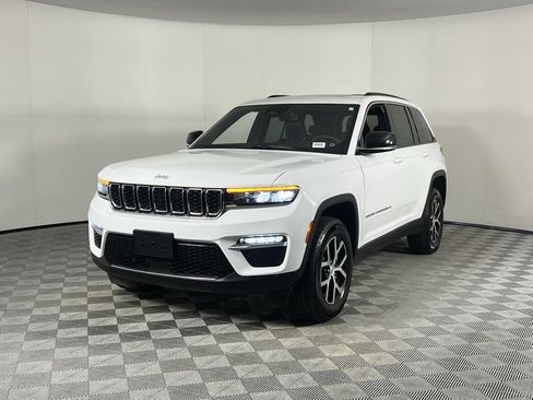 Certified 2024 Jeep Grand Cherokee Limited image 10