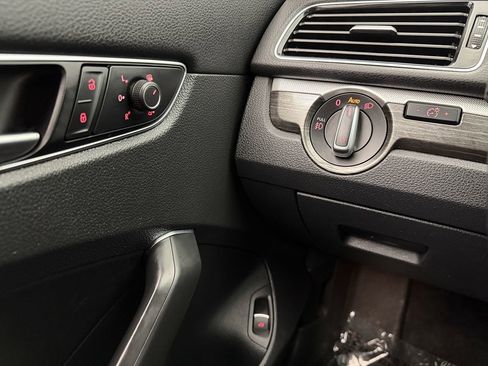 Used 2016 Volkswagen Passat 1.8T SEL Premium image 13