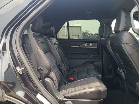 Used 2025 Ford Explorer ST-Line w/ ST-Line Street Pack AWD/4WD image 33