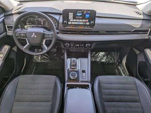 Used 2024 Mitsubishi Outlander SE Black Edition FWD image 15