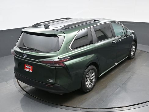 Used 2024 Toyota Sienna XLE image 42