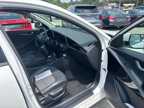 Certified 2023 Kia Niro EX Touring FWD image 21