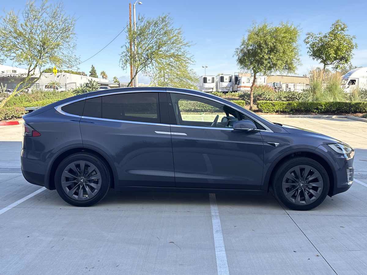Used 2017 Tesla Model X 90D AWD/4WD image 2