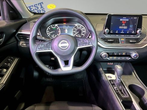 Used 2025 Nissan Altima 2.5 SV FWD image 9