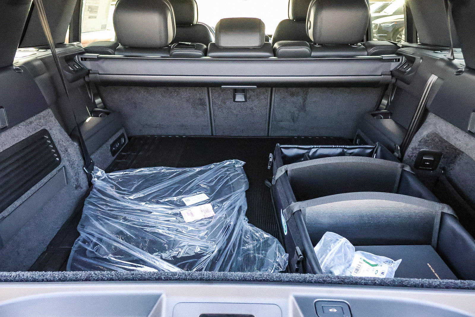 New 2026 Land Rover Range Rover Long Wheelbase SE AWD/4WD image 23