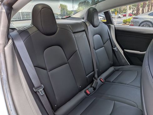 Used 2018 Tesla Model 3 Long Range RWD image 18