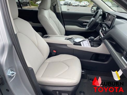 New 2026 Toyota Grand Highlander AWD Hybrid image 21