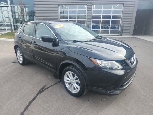 Used 2017 Nissan Rogue Sport S w/ S Appearance Package image 3