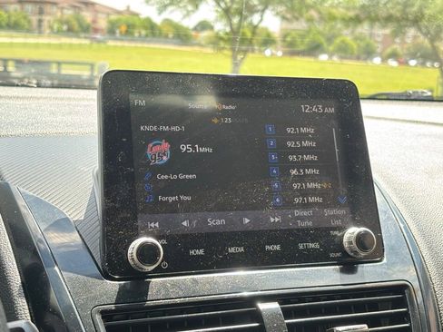 Used 2022 Mitsubishi Eclipse Cross LE image 9