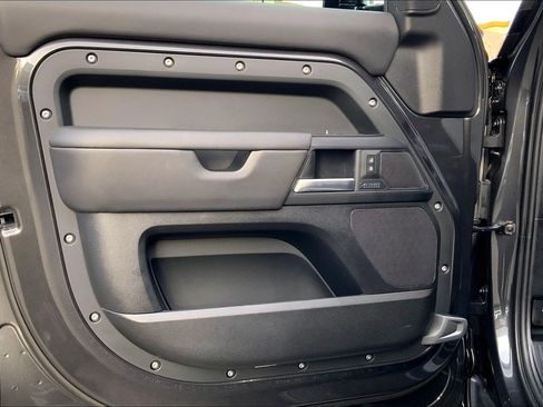 New 2026 Land Rover Defender 110 X-Dynamic SE image 11