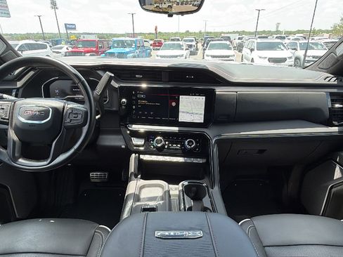 Used 2025 GMC Sierra 2500 AT4X AWD/4WD image 15