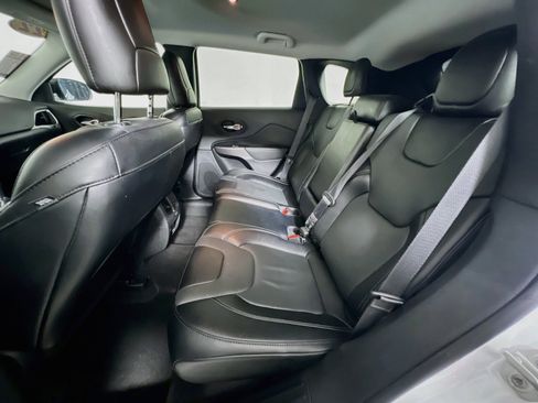 Used 2022 Jeep Cherokee Latitude Lux FWD image 28