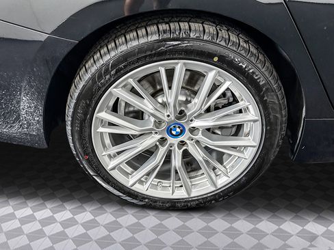 Used 2024 BMW 330e image 32